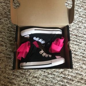 Black/pink converse 5c NEVER WORN NWT